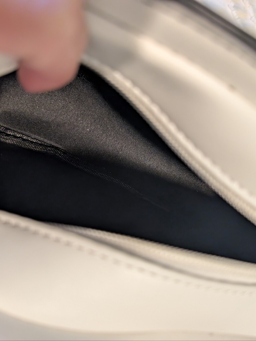 Cowboy Hat-Shaped Shoulder Bag in White and Black (3 For $25⭐) - Picture 7 of 10